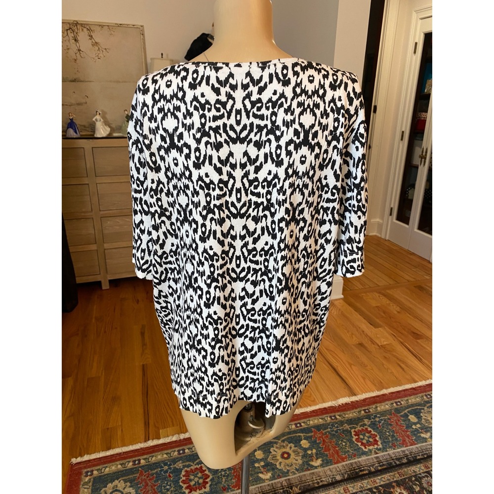 Chicos Black White Ikat Animal Print V-Neck Pima Cotton Top Size 3 XL - Picture 3 of 8